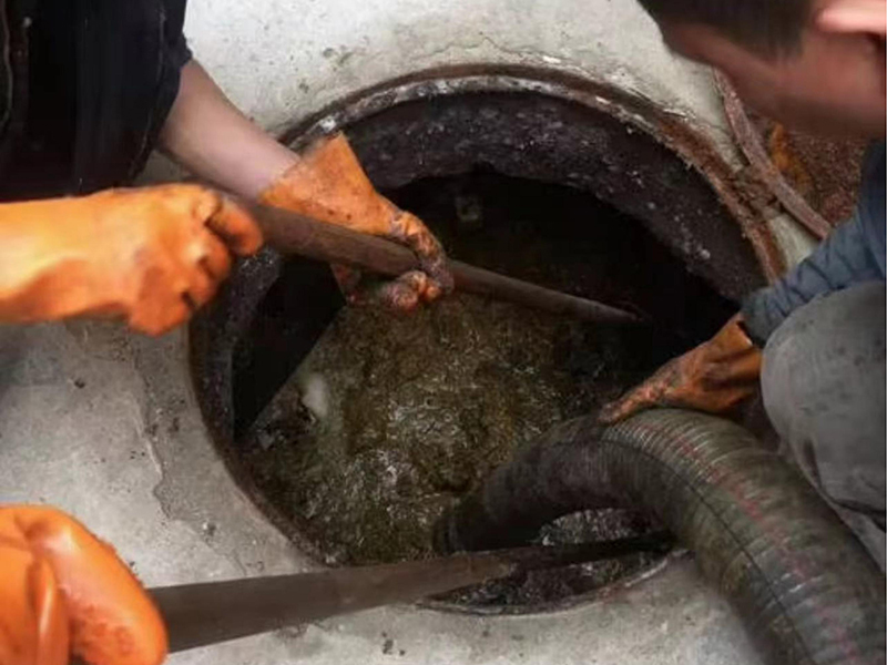 玄武清理化粪池时如何避免沼气的危害？